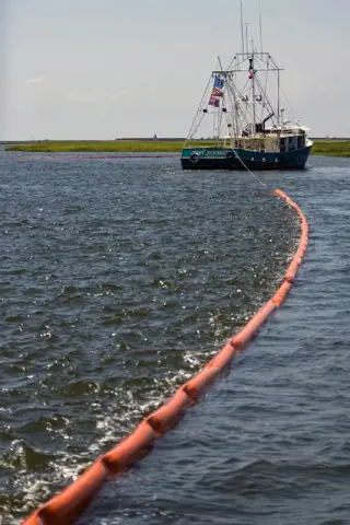 Oil Fences